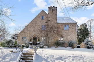 252 Outlook Dr, Pittsburgh, PA 15228
