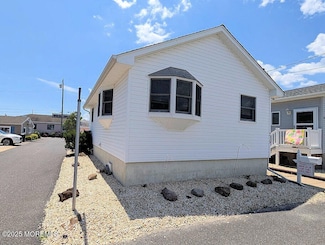 215 Harbor Dr, Lavallette, NJ 08735