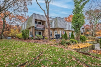 655 Middle Country Rd Unit 5C2, Coram, NY 11727
