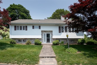 74 Kenyon Rd, Tiverton, RI 02878
