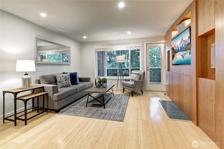 15732 NE 70th Ct, Redmond, WA 98052