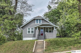 4312 Davenport St, Omaha, NE 68131