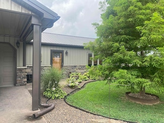 1306 Jacobs Ct, Huntingburg, IN 47542