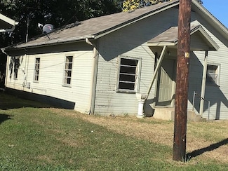 855 27th St NW, Paris, TX 75460