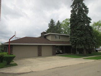 203 S Woodland Ave, Oglesby, IL 61348