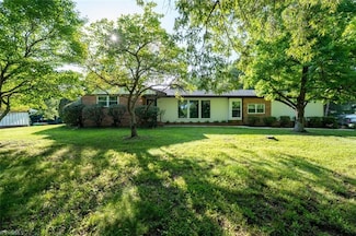 300 Pine Ridge Dr, High Point, NC 27262