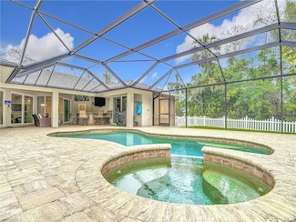 610 9th St NW, Naples, FL 34120