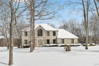 107 Pin Oak Dr, Jim Thorpe, PA 18229