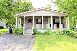 606 Sycamore Ln, Utica, NY 13502