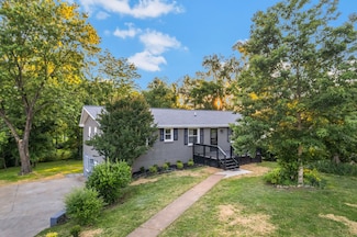 104 Dolphus Dr, Hendersonville, TN 37075