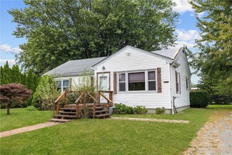 55 Garden St, Portsmouth, RI 02871