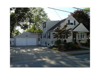 139 Crescent Ave, Cranston, RI 02910