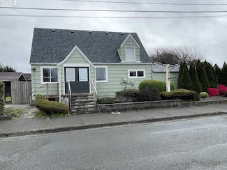 95 12th St SE, Bandon, OR 97411