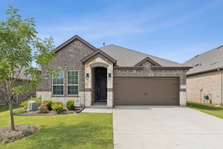 11004 Los Alamos Dr, Aubrey, TX 76227