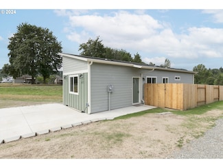 411 A St, Vader, WA 98593