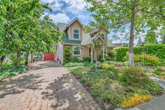 921 S Holly St, Medford, OR 97501