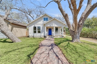218 S Rio Grande St, Lockhart, TX 78644