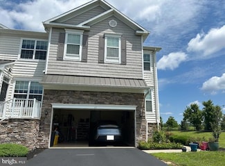 41 Bauer Ln, Cranbury, NJ 08512