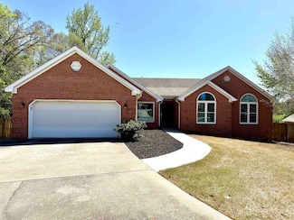 112 Newport Dr, Florence, AL 35630