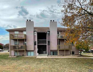 5260 SW West Dr Unit D, Topeka, KS 66606