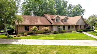 800 Hidden Lakes Dr NE, Warren, OH 44484