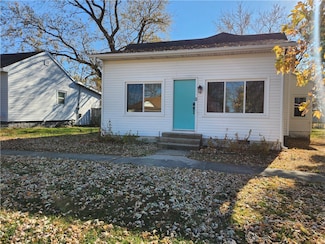 1011 Pennsylvania Ave, Windsor, IL 61957