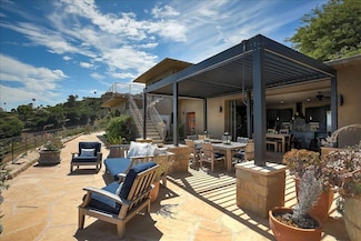 960 W Mountain Dr, Santa Barbara, CA 93103