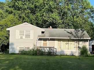 18606 Riverwood Dr, Little Falls, MN 56345