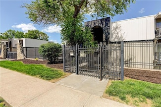 4157 Roanoke Rd Unit 2, Kansas City, MO 64111