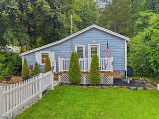 285 Stickles Pond Rd, Newton, NJ 07860