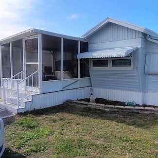 4095 Honolulu Dr, Ruskin, FL 33570