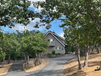 4230 Travis Heights Rd, Yreka, CA 96097