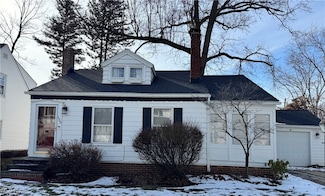 130 Lake Edge Dr, Euclid, OH 44123