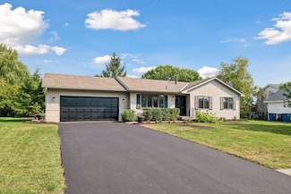 1270 Lake Susan Hills Dr, Chanhassen, MN 55317