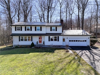 58 Crestview Dr, Pittsford, NY 14534