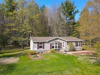 1448 W Sian Dr, Sanford, MI 48657