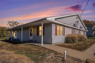 1100 Colonial Dr, Lathrop, MO 64465