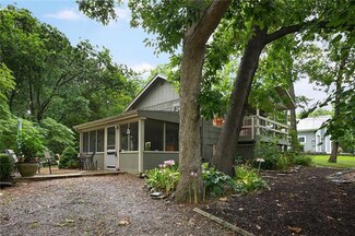 28 V Lake Shore Dr, Lees Summit, MO 64086