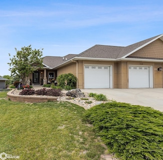 510 Lexington Dr, Clear Lake, IA 50428