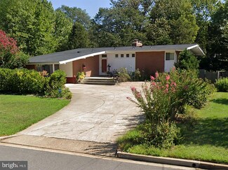 8619 Camden St, Alexandria, VA 22308