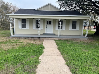 606 Ed Linn St, Edna, TX 77957