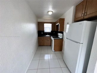 701 NW 7th Ave Unit 8, Hallandale Beach, FL 33009