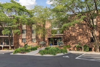 10451 Greenbrier Rd Unit 118, Hopkins, MN 55305