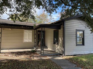 812 S Texas Ave, Orange, TX 77630