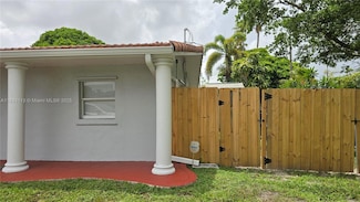 2001 NW 35th St Unit B, Oakland Park, FL 33309