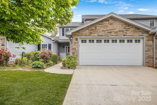 20 Holiday Dr, Arden, NC 28704