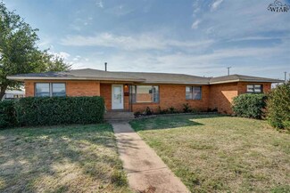 511 E Cash St, Iowa Park, TX 76367