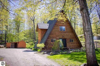 9696 Circle Dr, Ellsworth, MI 49729