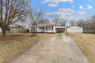 809 W 5th St, Ada, OK 74820