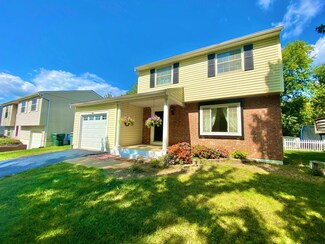 3834 Farm Brook Ln, Columbus, OH 43204